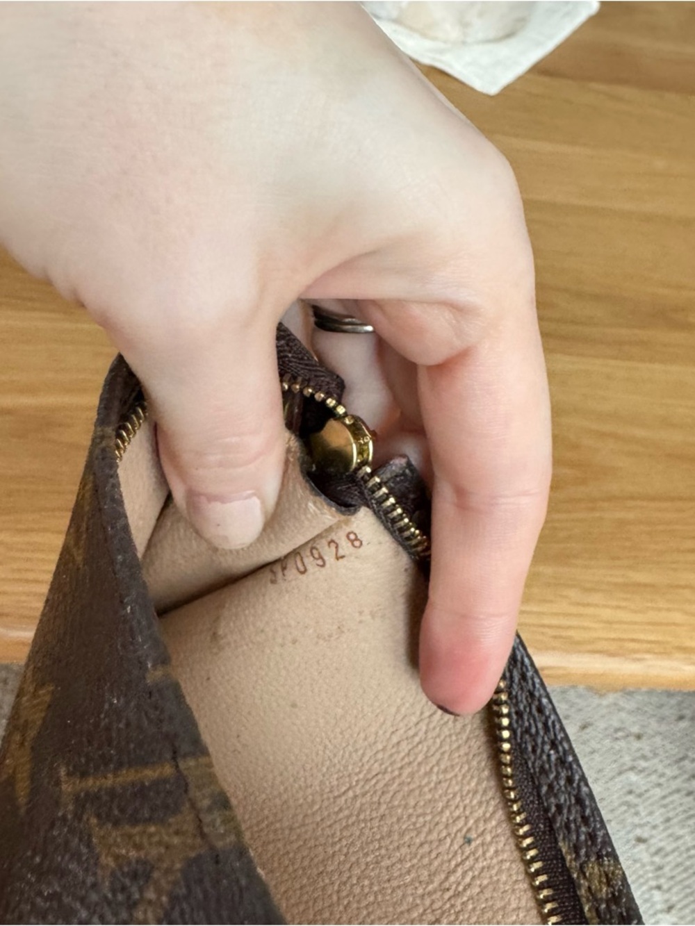 ✅AUTH✅LOUIS VUITTON MONO MINI BAG - Picture 7 of 9